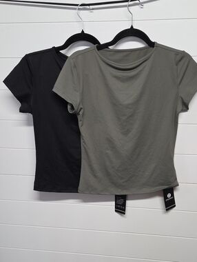 Zhenwei Shortsleeve Shirt Bundle Womens Size Medium